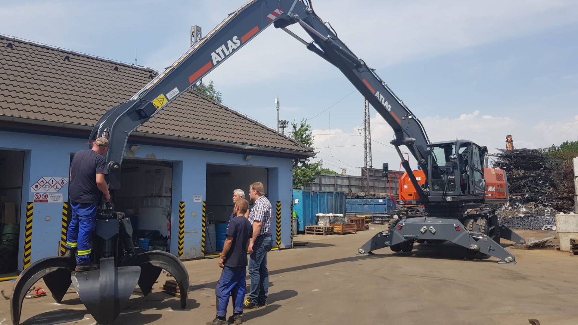 Firma RECYCLING - kovové odpady zakoupila od naší společnosti 2 překládková rypadla ATLAS Firma RECYCLING - kovové odpady zakoupila od naší společnosti 2 překládková rypadla ATLAS
