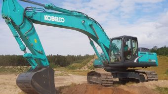 České Štěrkopísky testují Kobelco SK350